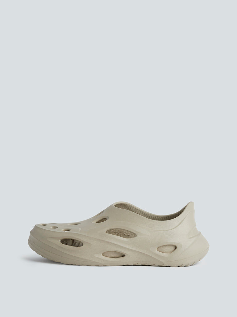 SOLEPLAY Beige Cut-Out Detail Slip-On Clog [P478245GC] - HK$371 : SIZE ...